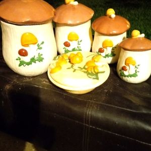 1978 mushroom canister set